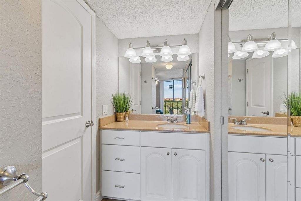 Image 36 of property listing at 900 COVE CAY DRIVE 5F, Clearwater, FL 33760