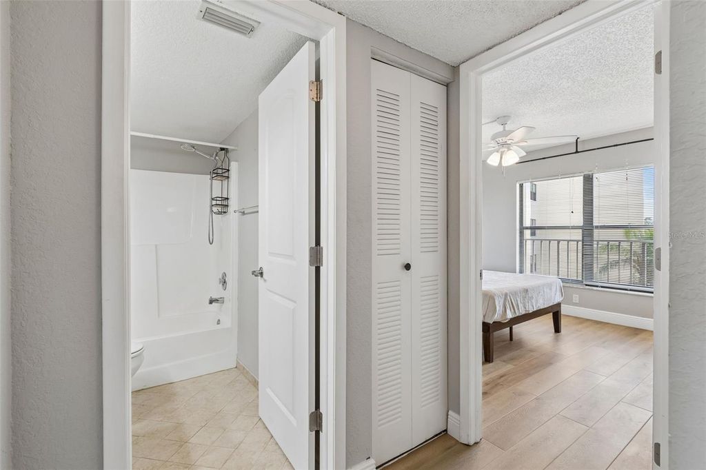 Image 39 of property listing at 900 COVE CAY DRIVE 5F, Clearwater, FL 33760