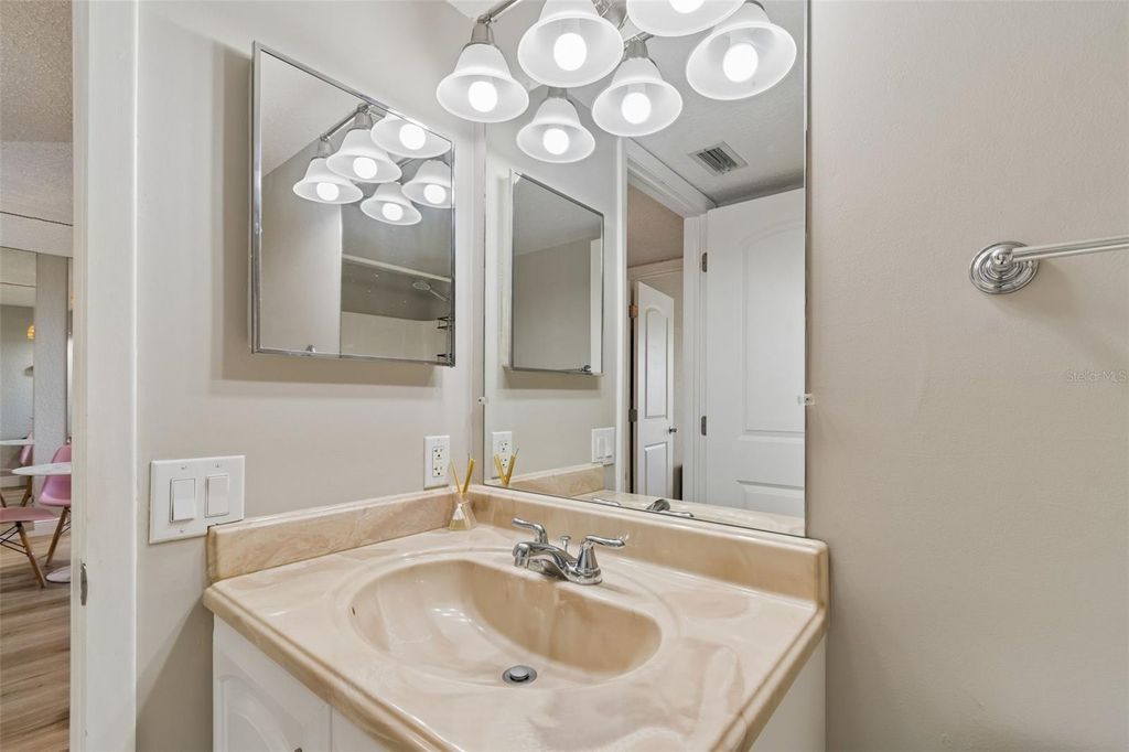 Image 42 of property listing at 900 COVE CAY DRIVE 5F, Clearwater, FL 33760