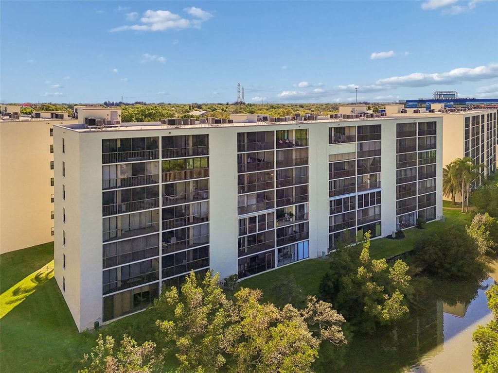 Image 49 of property listing at 900 COVE CAY DRIVE 5F, Clearwater, FL 33760