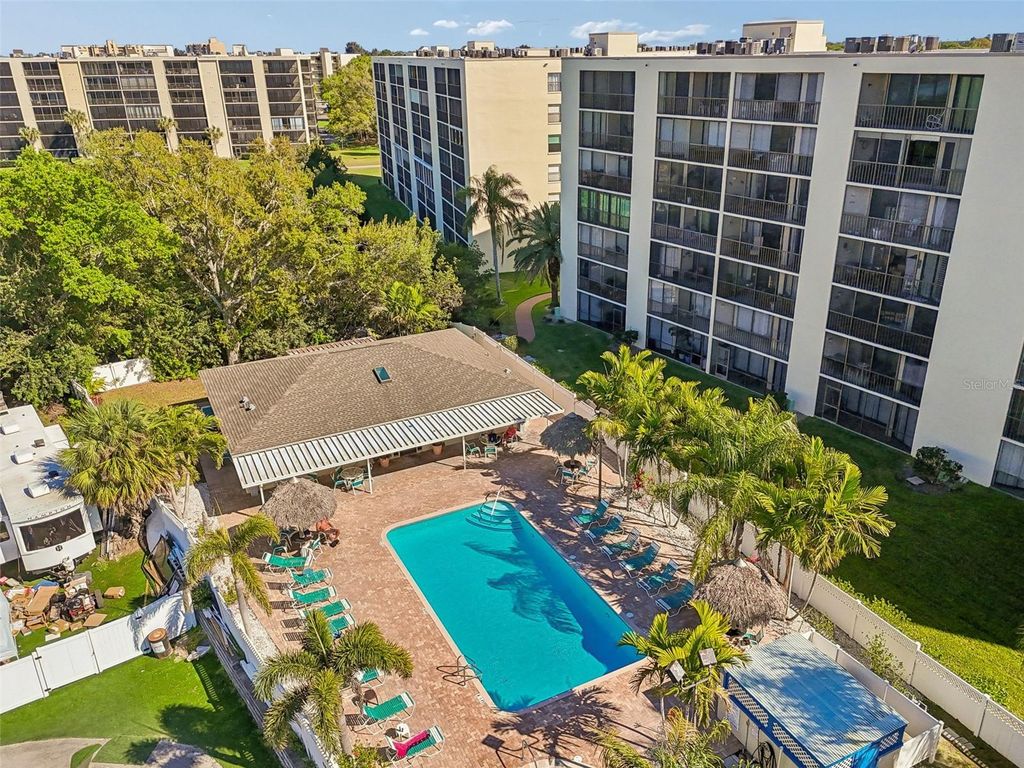 Image 52 of property listing at 900 COVE CAY DRIVE 5F, Clearwater, FL 33760