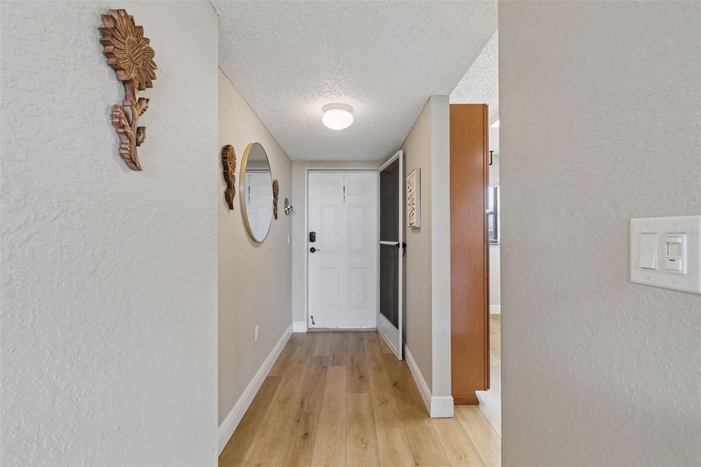 Image 8 of property listing at 900 COVE CAY DRIVE 5F, Clearwater, FL 33760