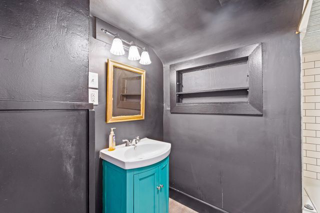 1014 W MCCARTY ST, Jefferson City, MO 65109