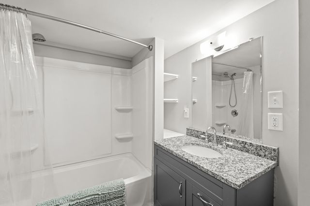 1014 W MCCARTY ST, Jefferson City, MO 65109