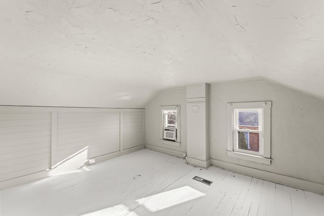 1014 W MCCARTY ST, Jefferson City, MO 65109