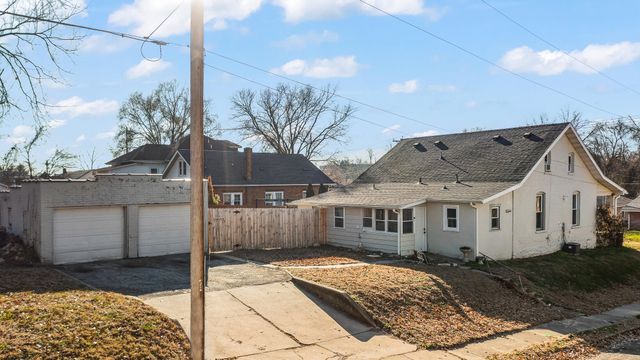 1014 W MCCARTY ST, Jefferson City, MO 65109