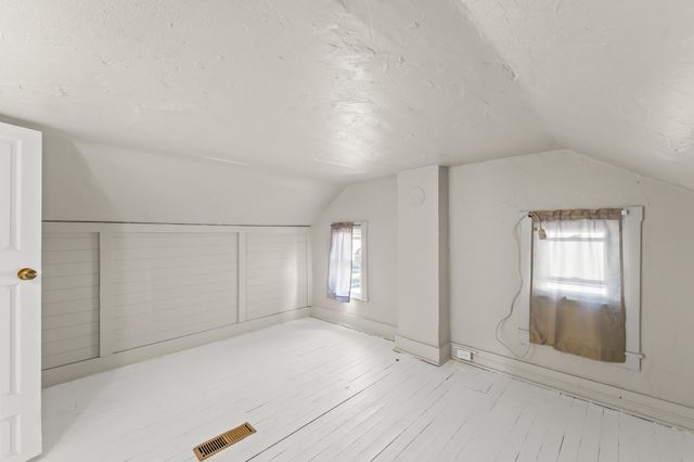 1014 W MCCARTY ST, Jefferson City, MO 65109