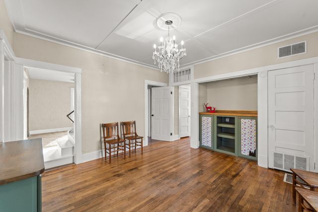 1014 W MCCARTY ST, Jefferson City, MO 65109