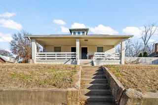 1014 W MCCARTY ST, Jefferson City, MO 65109