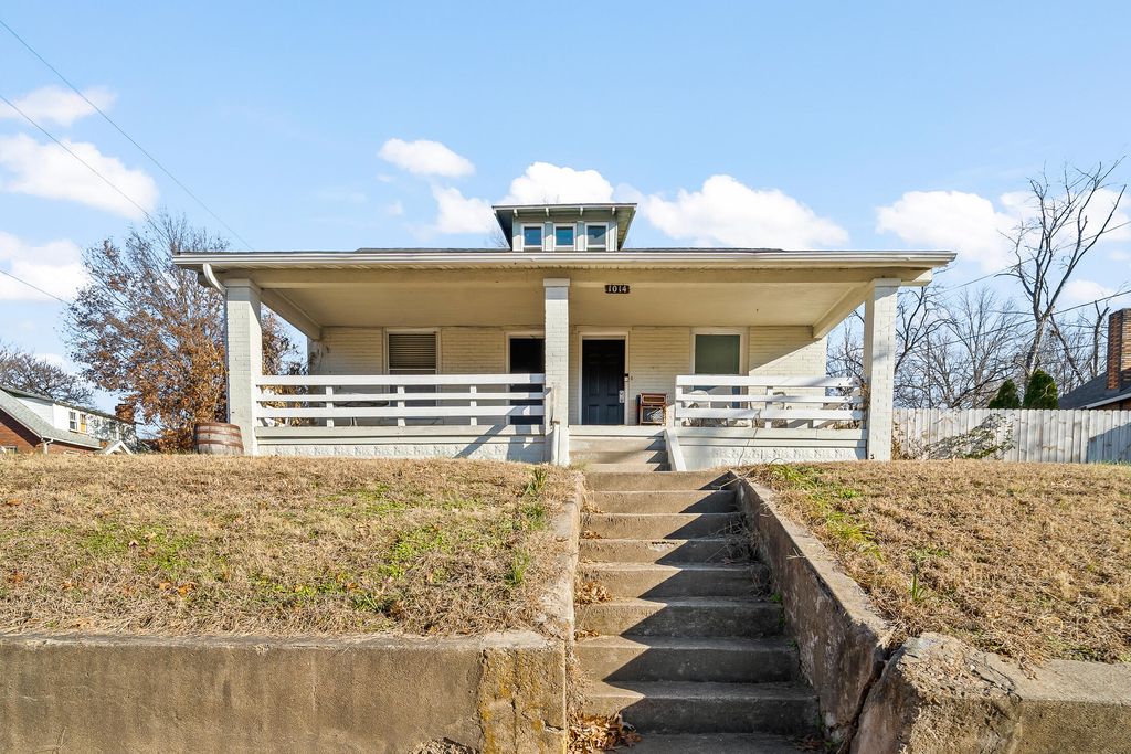 1014 W MCCARTY ST, Jefferson City, MO 65109