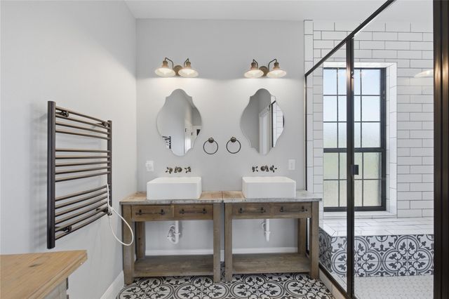 330 Gant RD, Dripping Springs, TX 78620