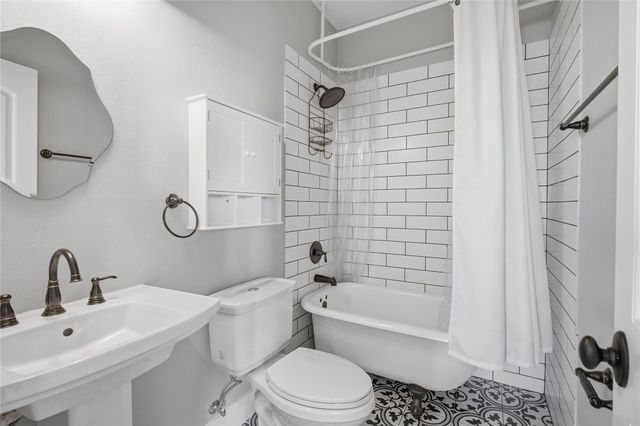 330 Gant RD, Dripping Springs, TX 78620