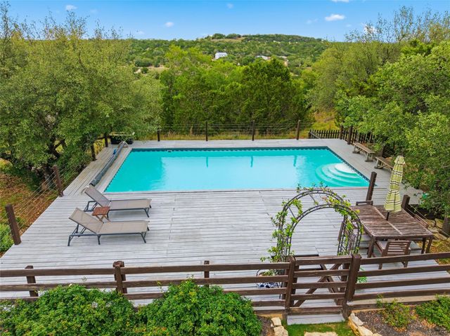 330 Gant RD, Dripping Springs, TX 78620