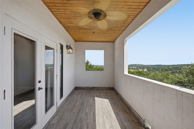 330 Gant RD, Dripping Springs, TX 78620