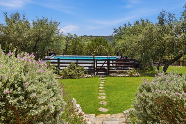 330 Gant RD, Dripping Springs, TX 78620