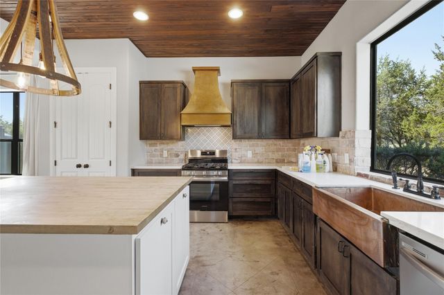330 Gant RD, Dripping Springs, TX 78620