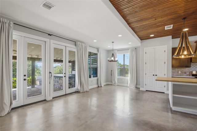 330 Gant RD, Dripping Springs, TX 78620