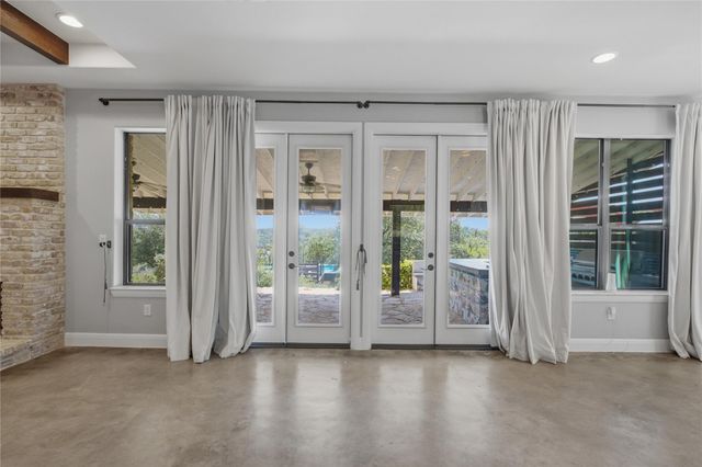 330 Gant RD, Dripping Springs, TX 78620
