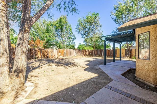 663 E Kettering, Lancaster, CA 93535