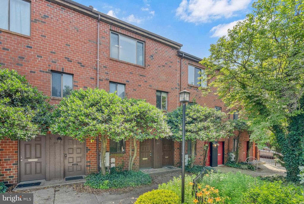 815 N LECOUNT ST #A, Philadelphia, PA 19130