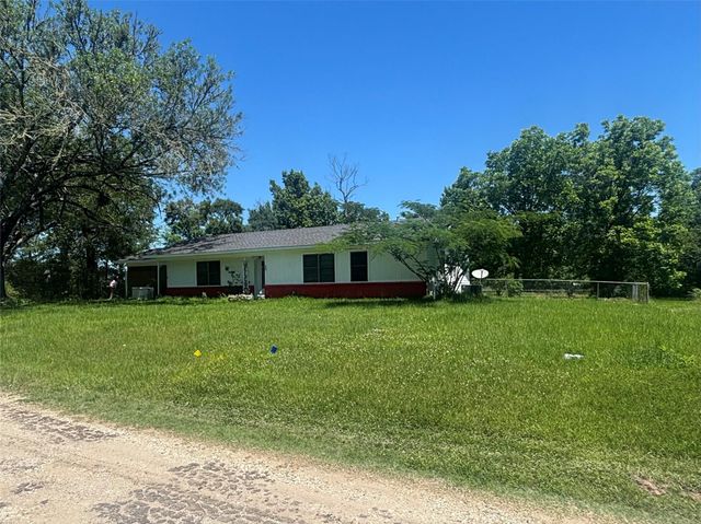 724 W 5th Street, Groveton, TX 75845