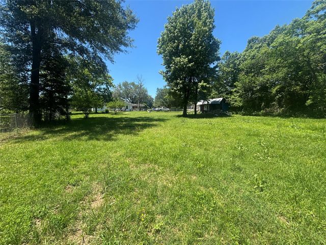 724 W 5th Street, Groveton, TX 75845