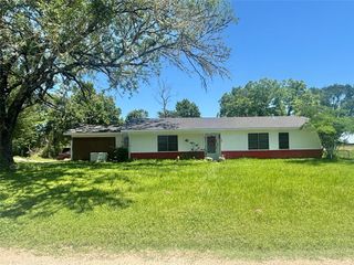 724 W 5th Street, Groveton, TX 75845