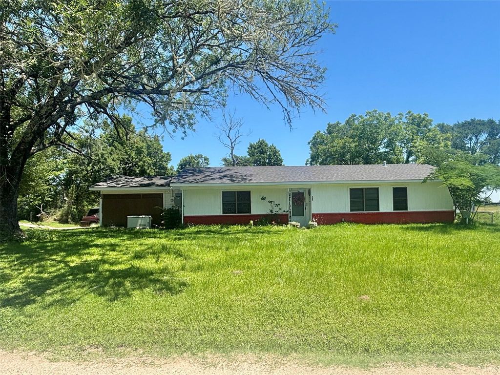 724 W 5th Street, Groveton, TX 75845