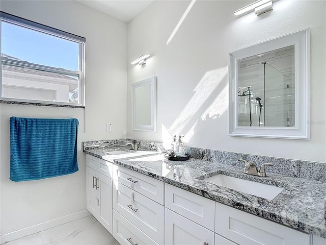 1747 S OAK STREET, Seffner, FL 33584