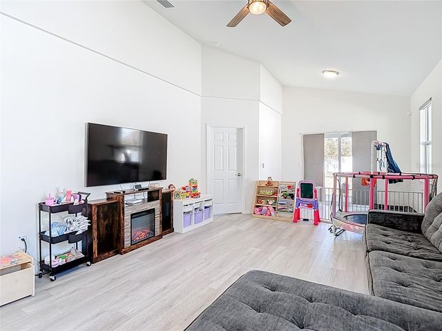 1747 S OAK STREET, Seffner, FL 33584