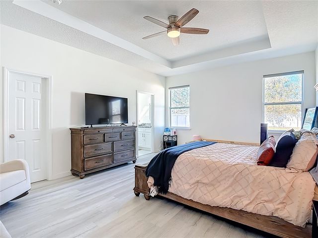 1747 S OAK STREET, Seffner, FL 33584