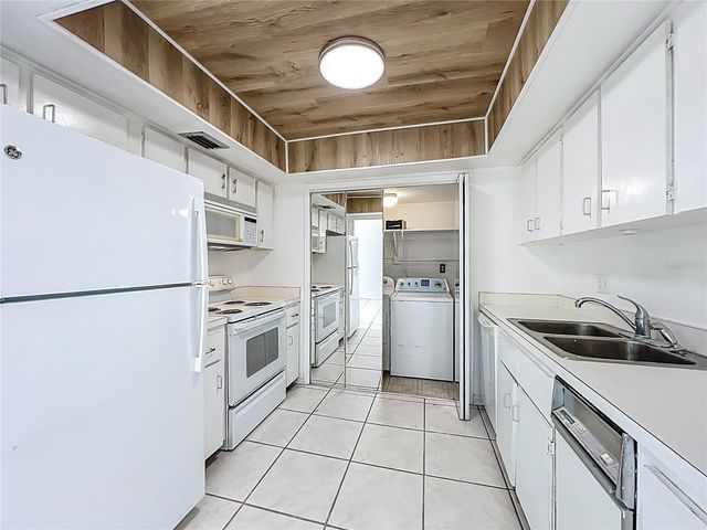 205 CROWN OAKS WAY 205, Longwood, FL 32779