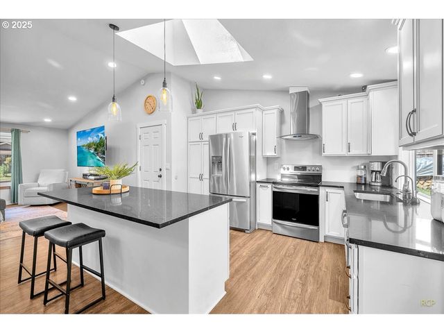 18365 Sw SPRINGFIELD St, Beaverton, OR 97078