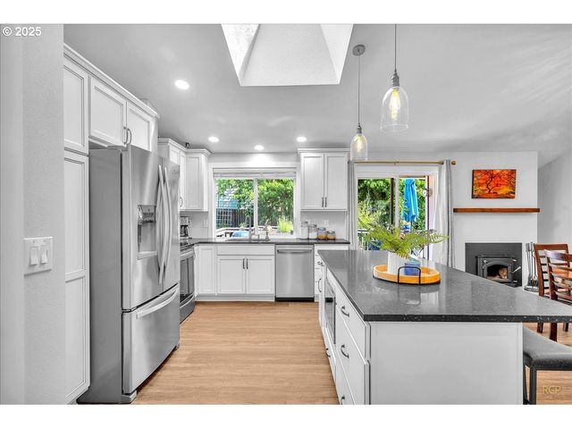 18365 Sw SPRINGFIELD St, Beaverton, OR 97078