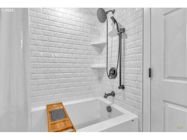 18365 Sw SPRINGFIELD St, Beaverton, OR 97078