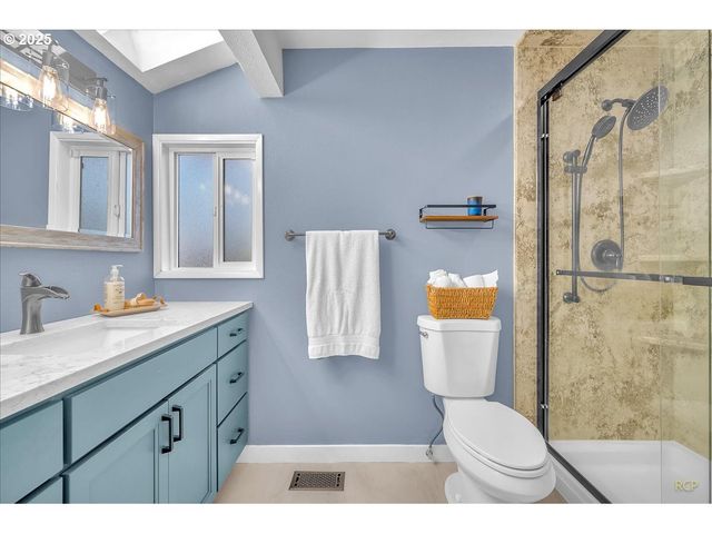 18365 Sw SPRINGFIELD St, Beaverton, OR 97078