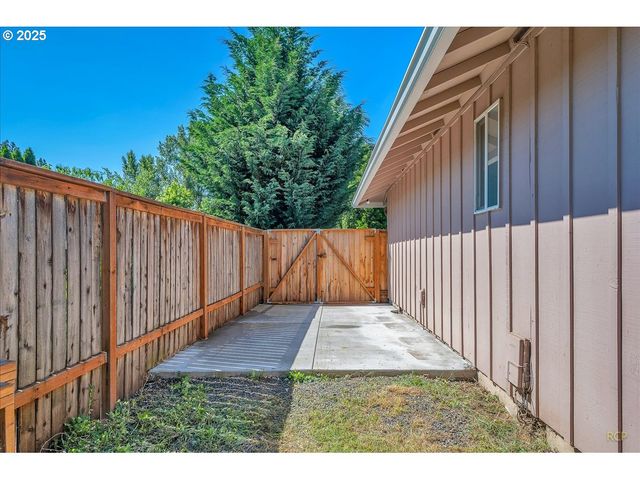 18365 Sw SPRINGFIELD St, Beaverton, OR 97078