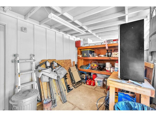 18365 Sw SPRINGFIELD St, Beaverton, OR 97078