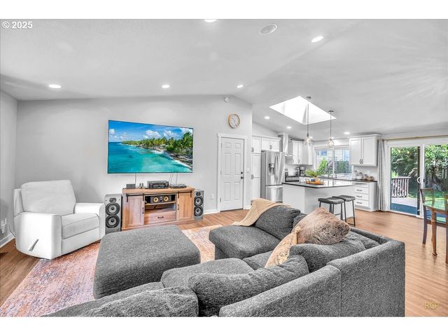 18365 Sw SPRINGFIELD St, Beaverton, OR 97078