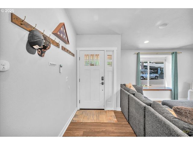 18365 Sw SPRINGFIELD St, Beaverton, OR 97078