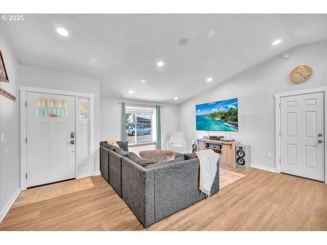 18365 Sw SPRINGFIELD St, Beaverton, OR 97078