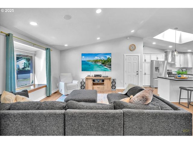 18365 Sw SPRINGFIELD St, Beaverton, OR 97078