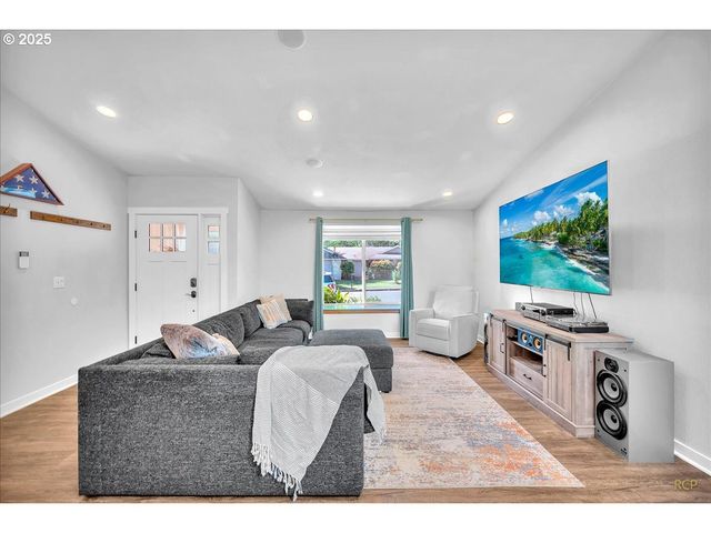 18365 Sw SPRINGFIELD St, Beaverton, OR 97078