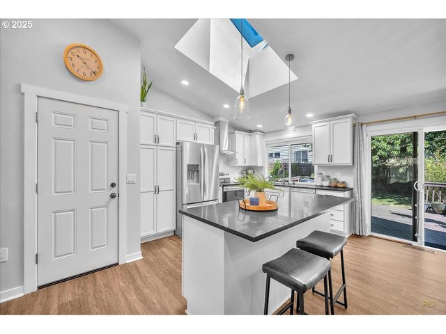 18365 Sw SPRINGFIELD St, Beaverton, OR 97078