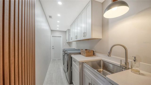 2614 CROTON AVENUE, Sarasota, FL 34239