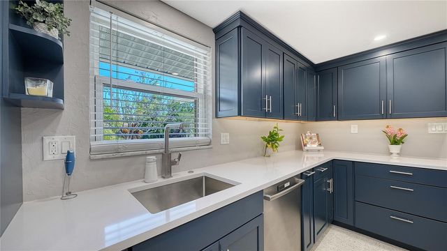 2614 CROTON AVENUE, Sarasota, FL 34239