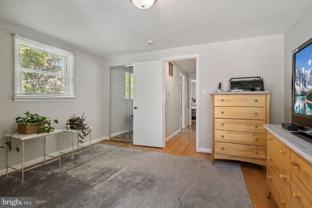 9504 WADSWORTH DR, Bethesda, MD 20817