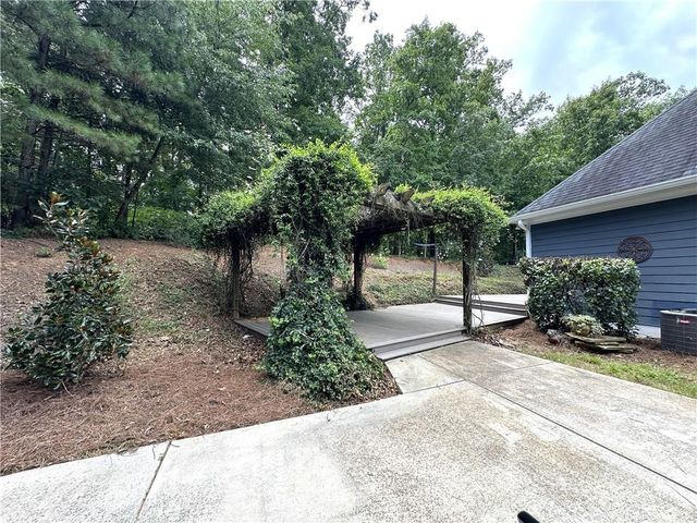 47 Stone Gate Drive NW, Cartersville, GA 30120