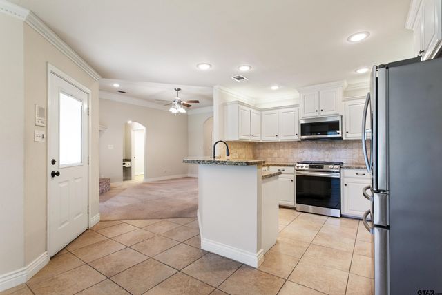 13575 Country Vw, Tyler, TX 75706