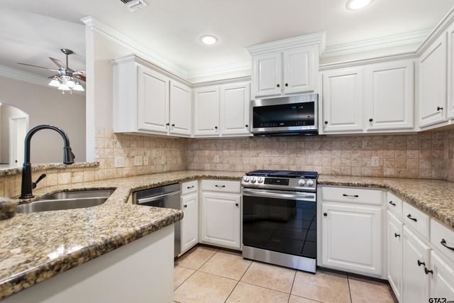 13575 Country Vw, Tyler, TX 75706